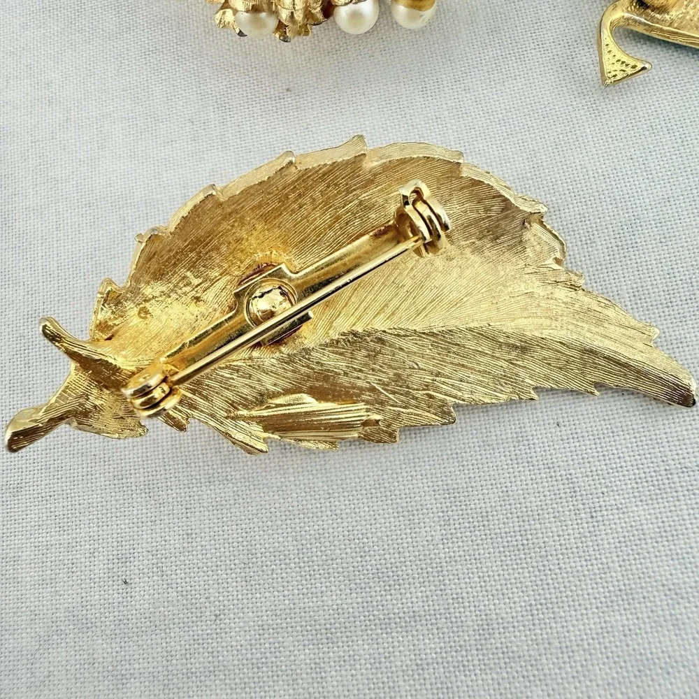 Vintage Brooch Lot Trifari BSK Gold Tone‎ Pearl Enamel Flower Leaf Cluster Green